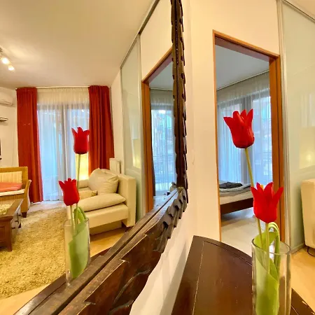 Downtown Vibe-King Apartments