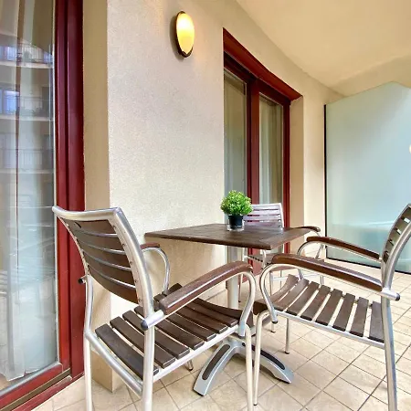 Downtown Vibe-kiraly I Apts W Private Balcony Apartamento
