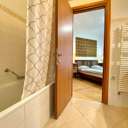 Apartamento Downtown Vibe-kiraly I Apts W Private Balcony