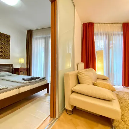 Apartamento Downtown Vibe-kiraly I Apts W Private Balcony